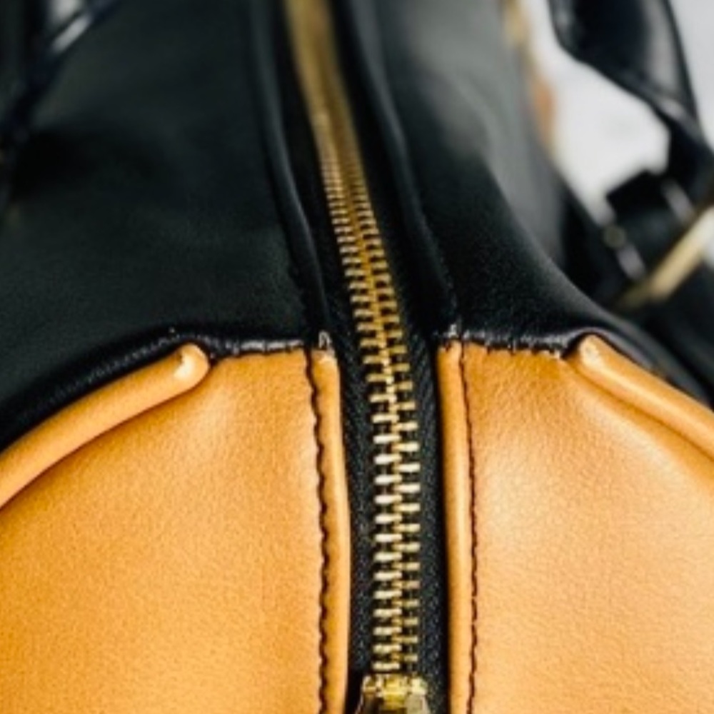 Aldo Crossbody Tote w/matching wallet - Picture 7 of 7